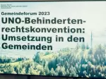 Das Bild zeigt den Screen am Eingang der Veranstaltung. Das Logo des Kanton Zürichs, Direktion der Justiz des Innern. Ebenfalls liest man den Titel des Anlasses.